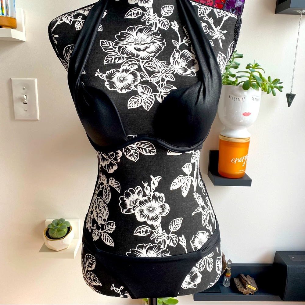 Victoria’s Secret shiny underwire swim SET